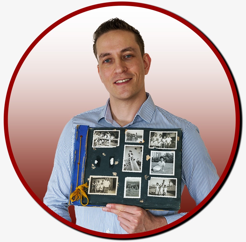 Michael Carels met fotoalbum